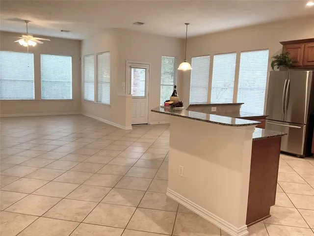 $2,900 | 6 Dragon Hill Place, The Woodlands, TX 77381