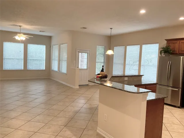 $2,900 | 6 Dragon Hill Place, The Woodlands, TX 77381