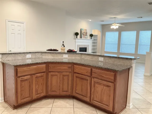 $2,900 | 6 Dragon Hill Place, The Woodlands, TX 77381