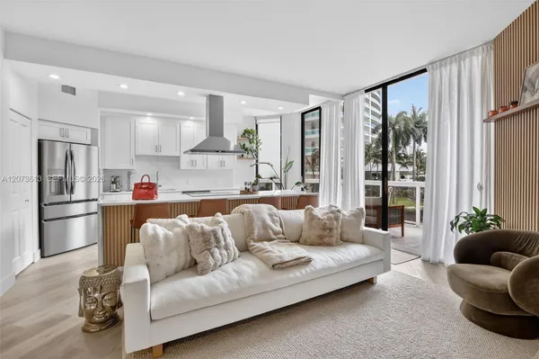 $3,950 | 20185 East Country Club Drive, Unit 204, Aventura, FL 33180
