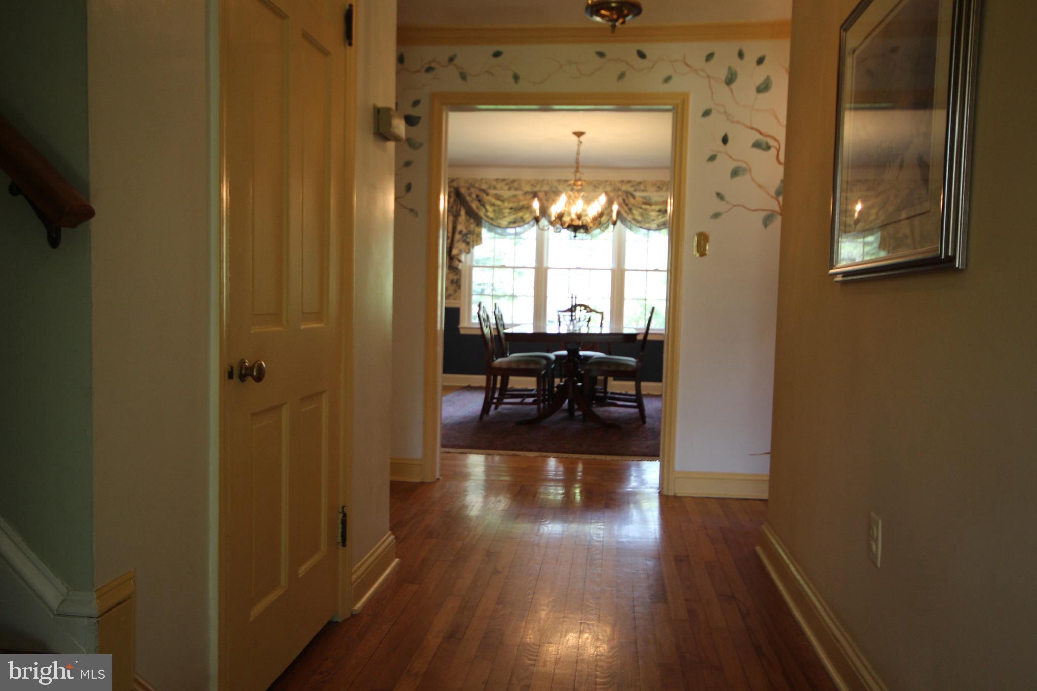 1008 Evergreen Road Yardley, PA 19067 - Photo 10 of 74 Main entrance hallway