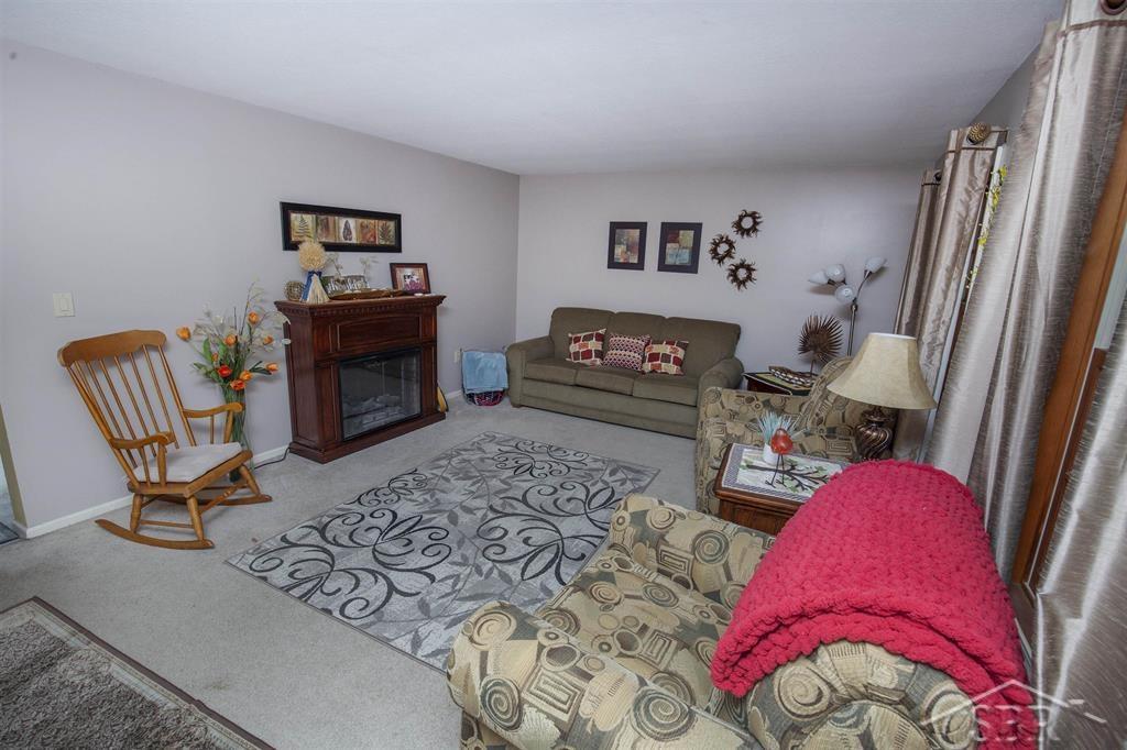 684 East Wheeler Road Midland, MI 48640 - Photo 7 of 38 50094983-6.JPG