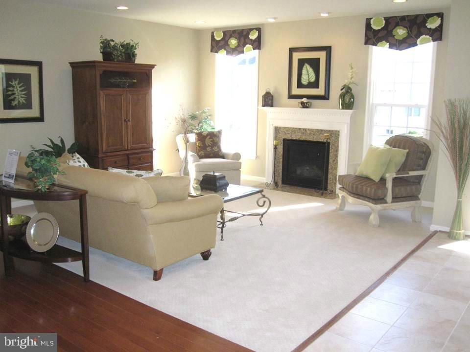 14708 Bell Tower Road Woodbridge, VA 22193 - Photo 13 of 30 Living Room