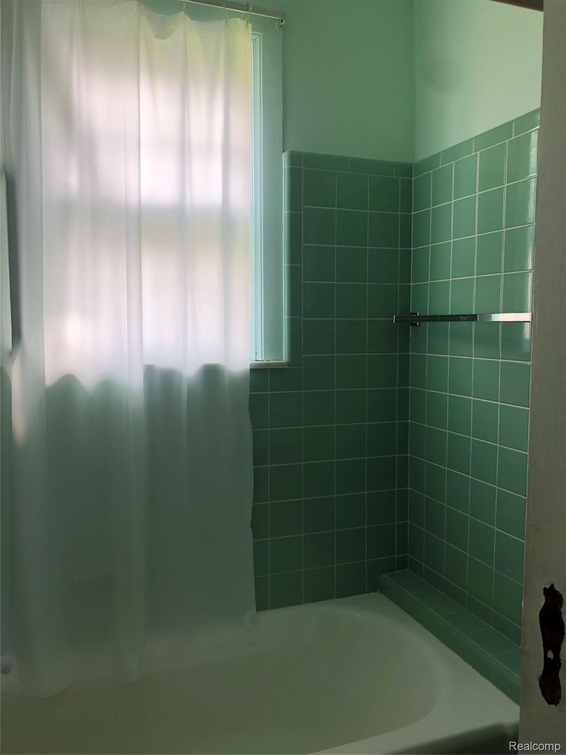 22756 Rausch Avenue Eastpointe, MI 48021 - Photo 9 of 19 IMG_6930.jpeg