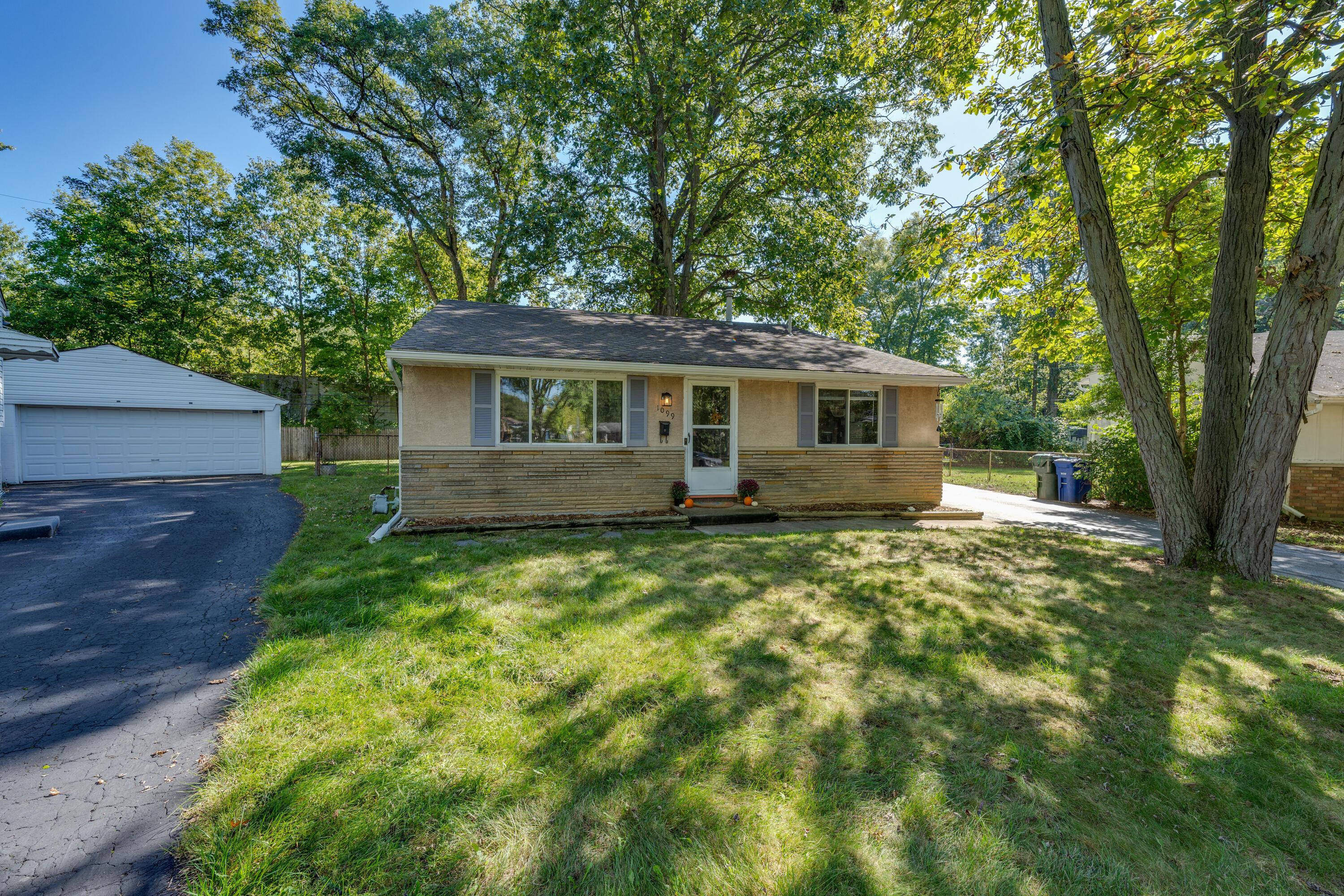 1099 Roche Court Columbus, OH 43229 - Photo 3 of 24 Front Yard 1