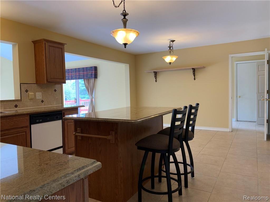 2856 Manorwood Road Troy, MI 48085 - Photo 8 of 22 IMG_1012.JPG