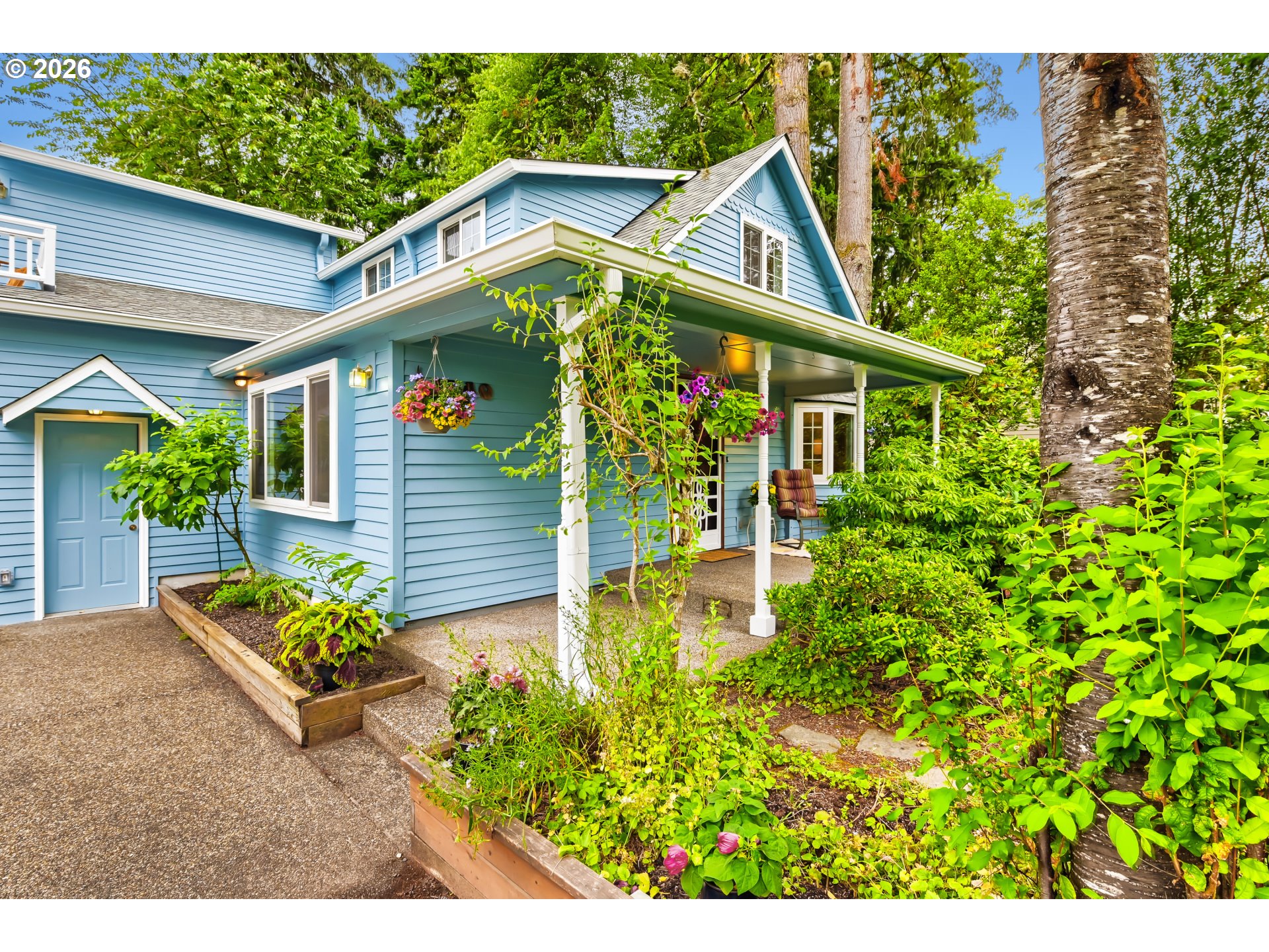 3740 Southwest Comus Street Portland, OR 97219 - Photo 2 of 33