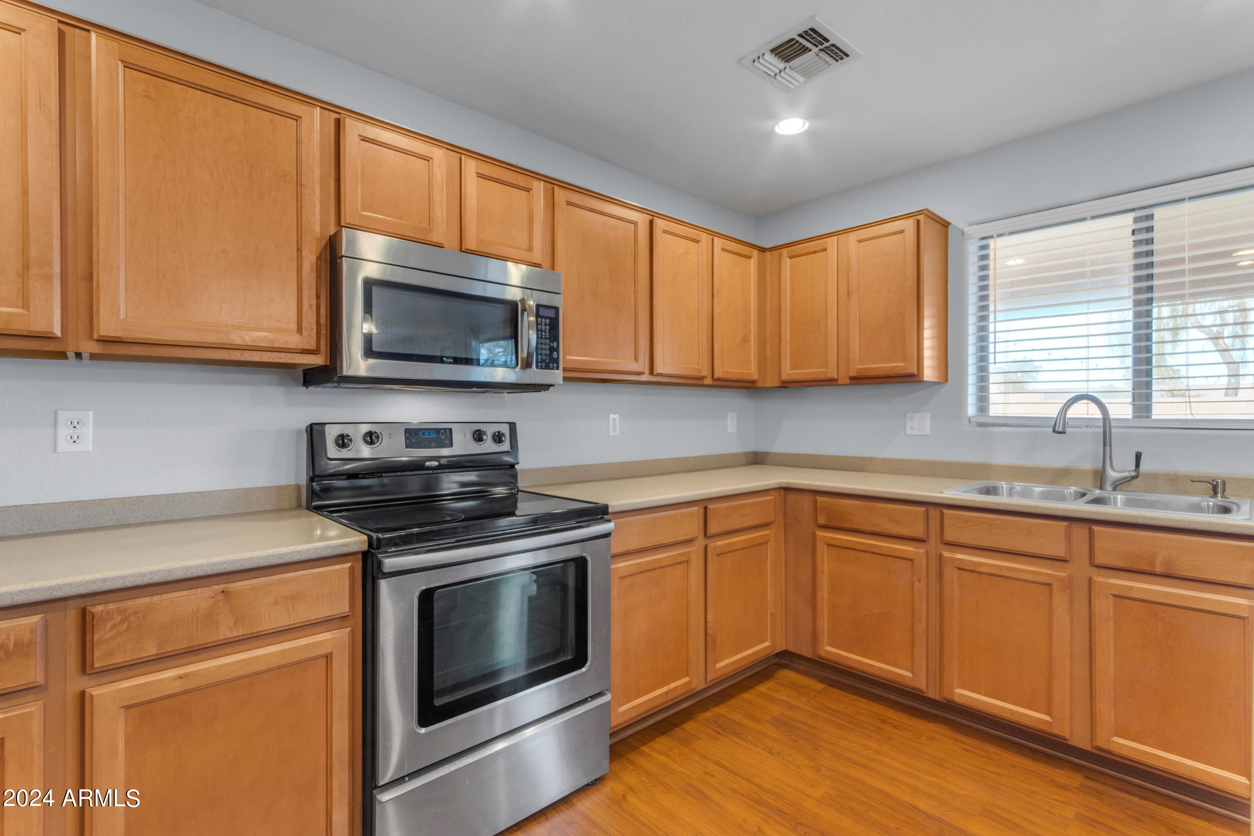 22348 North Braden Road Maricopa, AZ 85138 - Photo 8 of 32 Kitchen
