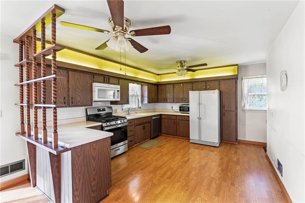802 Gladden Road Canonsburg, PA 15317 - Photo 11 of 30 Retro up lighting adds a spash of fun to entertaining.