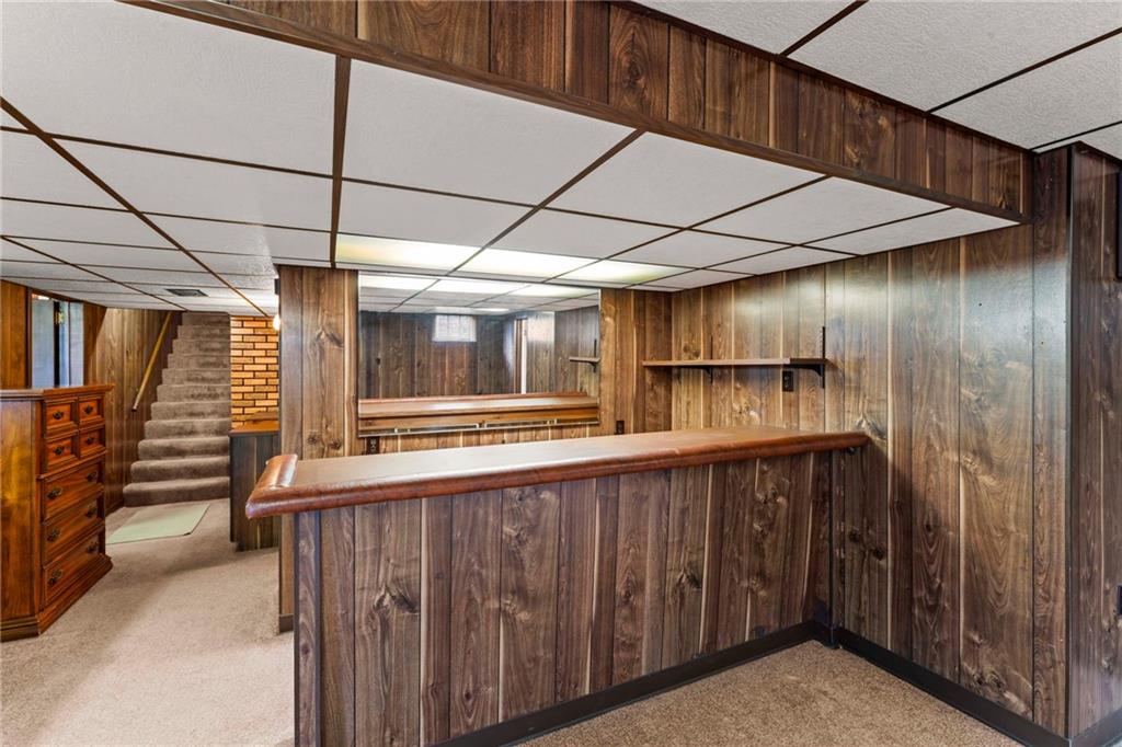 802 Gladden Road Canonsburg, PA 15317 - Photo 21 of 30 Built in bar area for entertaining.