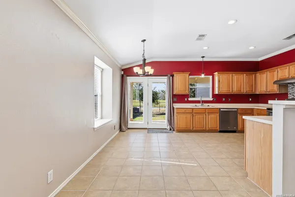 $1,600 | 15119 Cog Hill, Selma, TX 78154