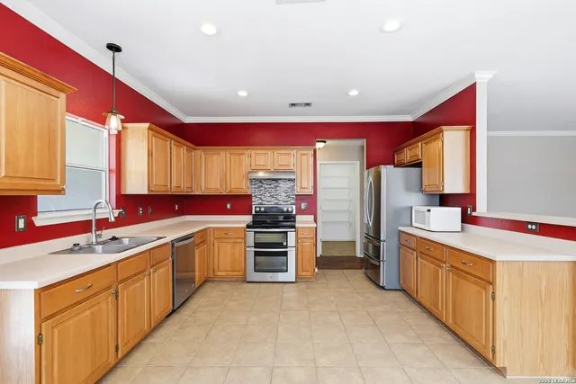 $1,800 | 15119 Cog Hill, Selma, TX 78154