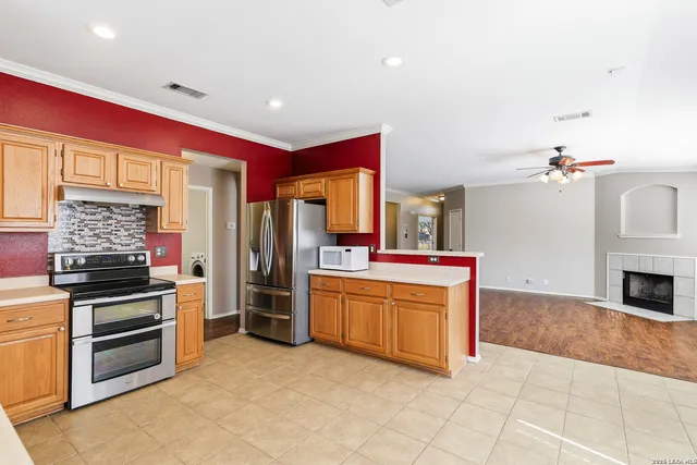 $1,800 | 15119 Cog Hill, Selma, TX 78154