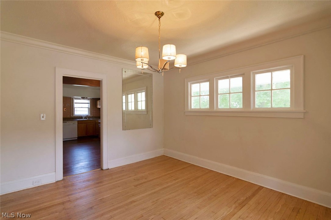 3354 Ashby Road Cleveland, OH 44120 - Photo 23 of 35 Top unit dining room