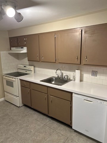 96 Richardson Road, Unit B21 Chelmsford, MA 01863 - Photo 2 of 12 Gallery Image 2
