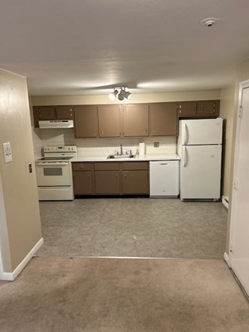 96 Richardson Road, Unit B21 Chelmsford, MA 01863 - Photo 3 of 12 Gallery Image 3