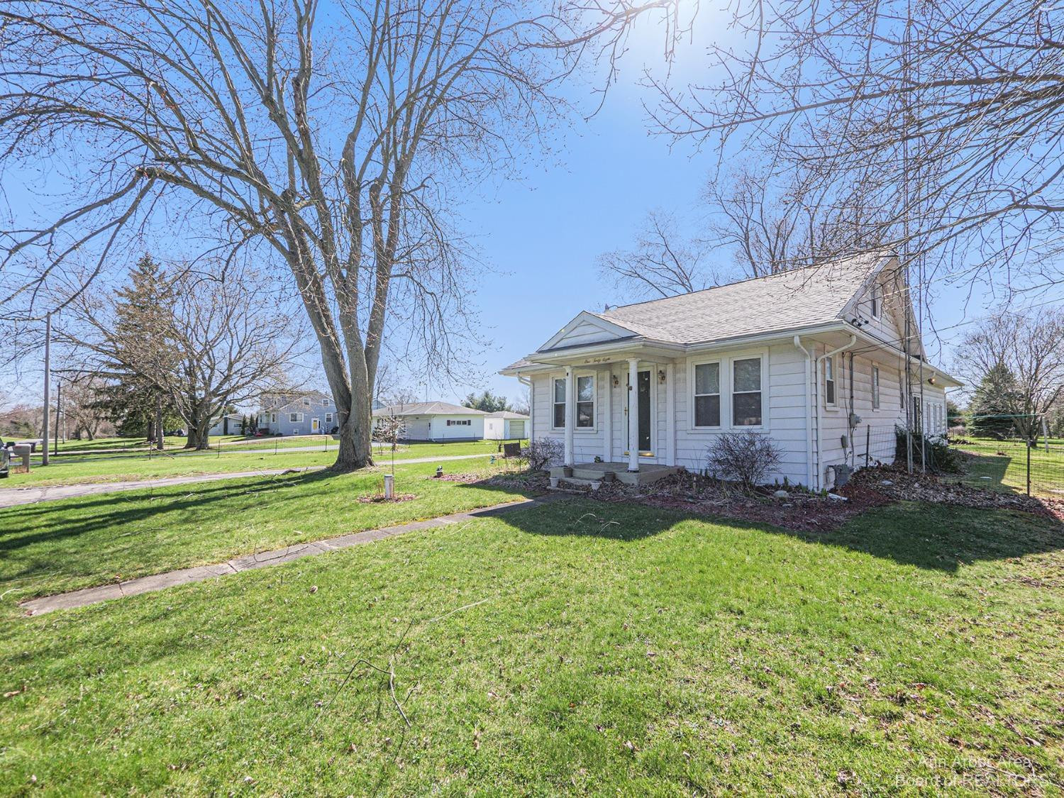 148 South Harvey Road Jackson, MI 49201 - Photo 2 of 20 Photo 2
