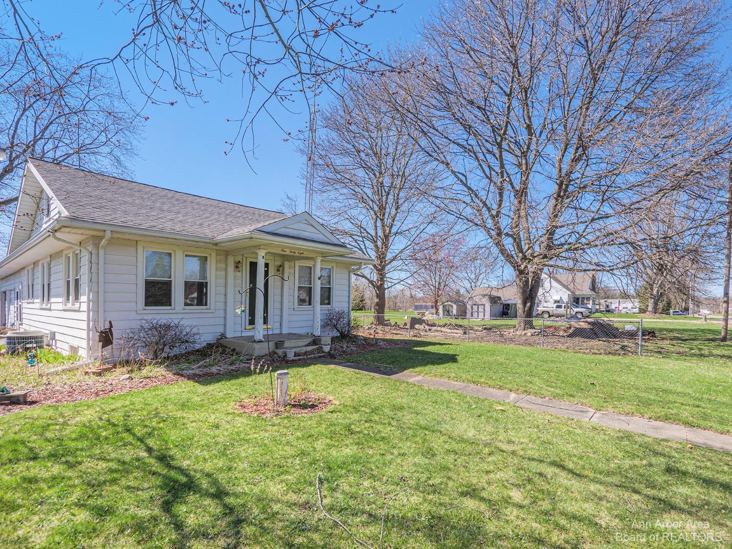 148 South Harvey Road Jackson, MI 49201 - Photo 3 of 20 Photo 3