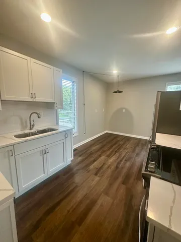 $2,300 | 720 Main Street, Unit 2, St. Joseph, MI 49085