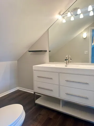 $2,300 | 720 Main Street, Unit 2, St. Joseph, MI 49085