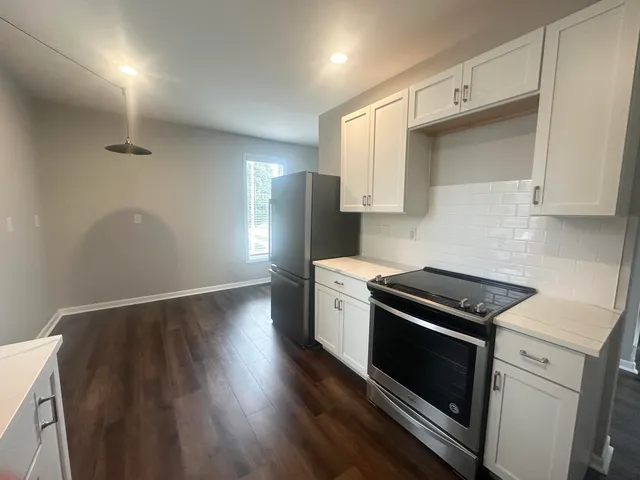 $2,300 | 720 Main Street, Unit 2, St. Joseph, MI 49085