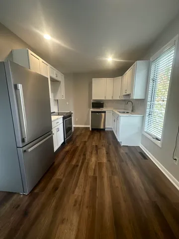 $2,300 | 720 Main Street, Unit 2, St. Joseph, MI 49085