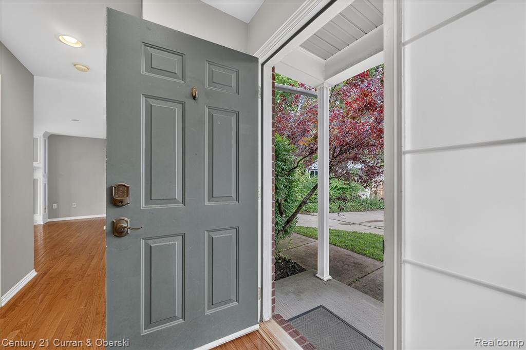 3813 Rochester Road Royal Oak, MI 48073 - Photo 5 of 42