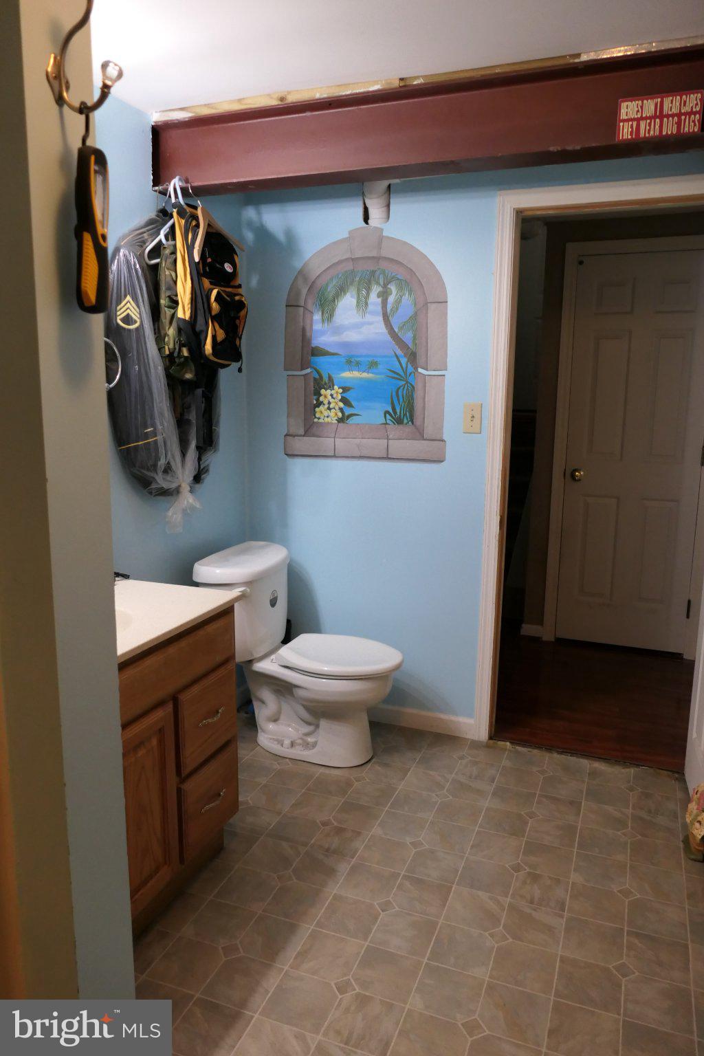 178 Riders Way Lebanon, PA 17042 - Photo 20 of 24 Coastal charm in a cozy bathroom.