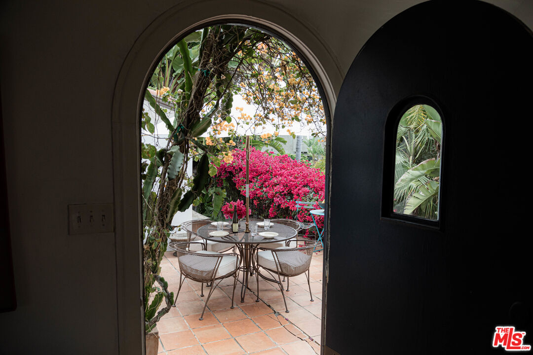 1515 Murray Circle Los Angeles, CA 90026 - Photo 21 of 40 a view of hall way with furniture