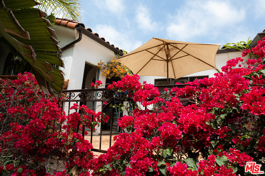 1515 Murray Circle Los Angeles, CA 90026 - Photo 29 of 40 a view of a house