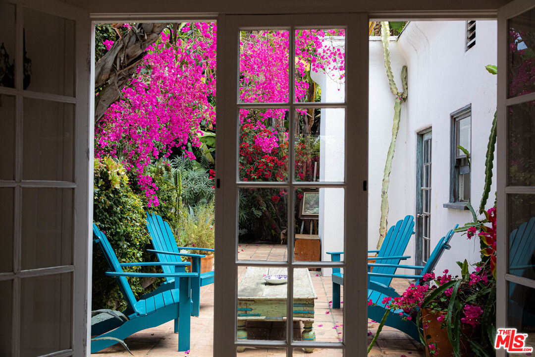 1515 Murray Circle Los Angeles, CA 90026 - Photo 35 of 40 a view of a entryway