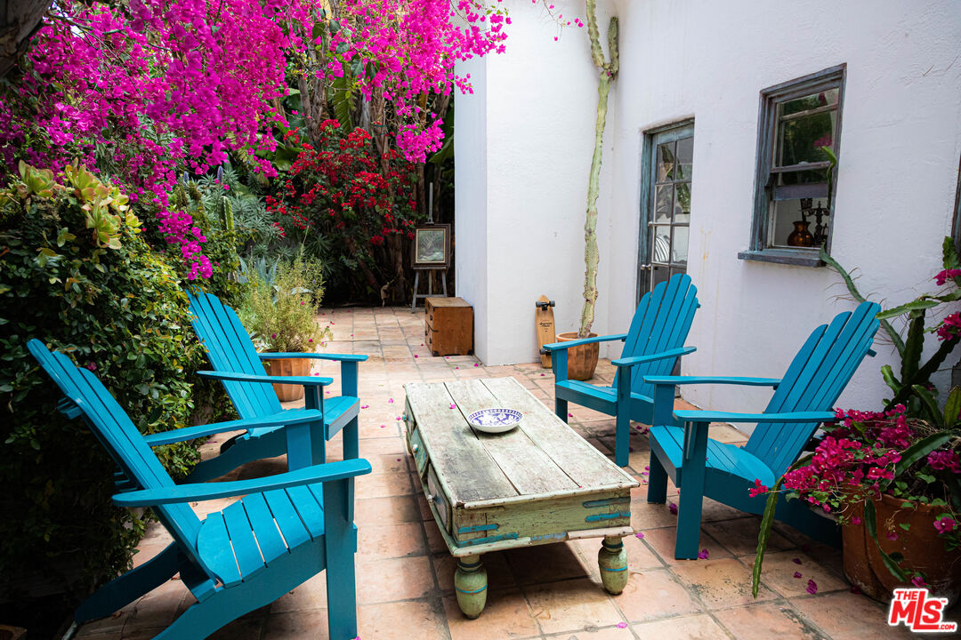 1515 Murray Circle Los Angeles, CA 90026 - Photo 36 of 40 a view of backyard with sitting area