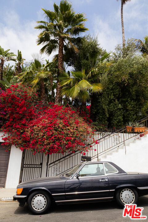 1515 Murray Circle Los Angeles, CA 90026 - Photo 39 of 40 a car parked in front of a house