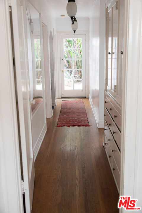 1515 Murray Circle Los Angeles, CA 90026 - Photo 6 of 40 a view of entryway with wooden floor