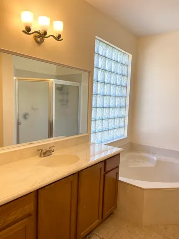 a view of a chandelier in big room and chandelier