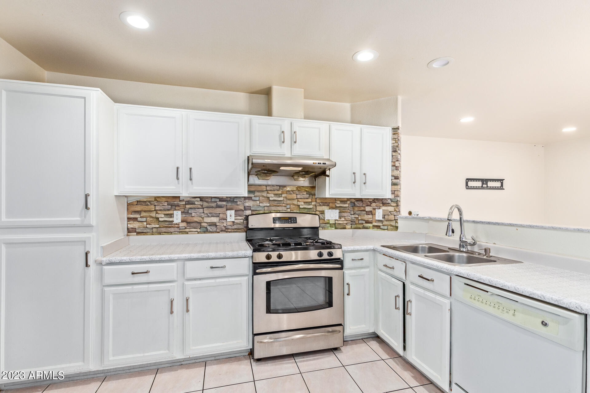 4137 West Charter Oak Road Phoenix, AZ 85029 - Photo 12 of 36 12 - Charter Oak