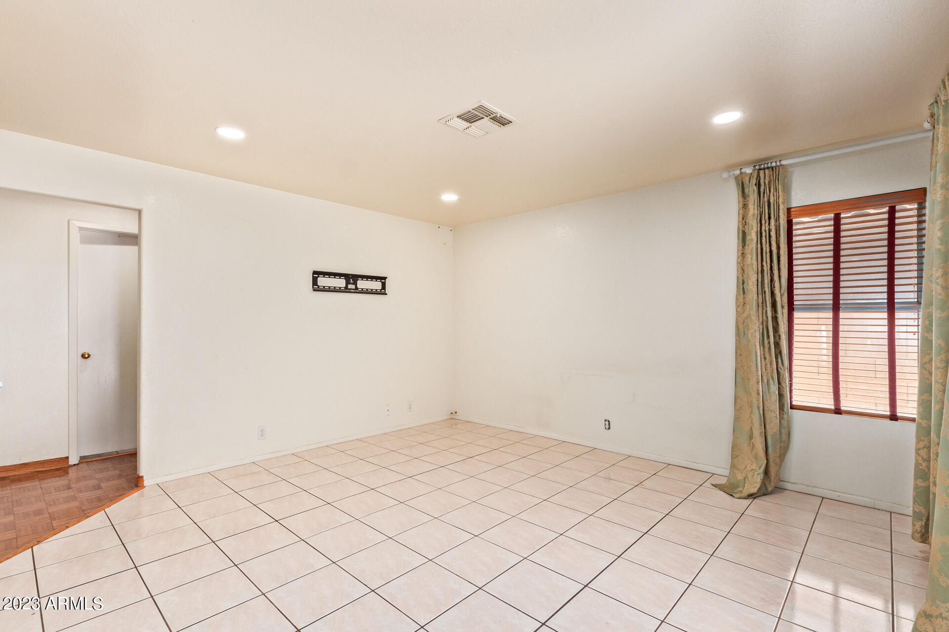 4137 West Charter Oak Road Phoenix, AZ 85029 - Photo 8 of 36 08 - Charter Oak