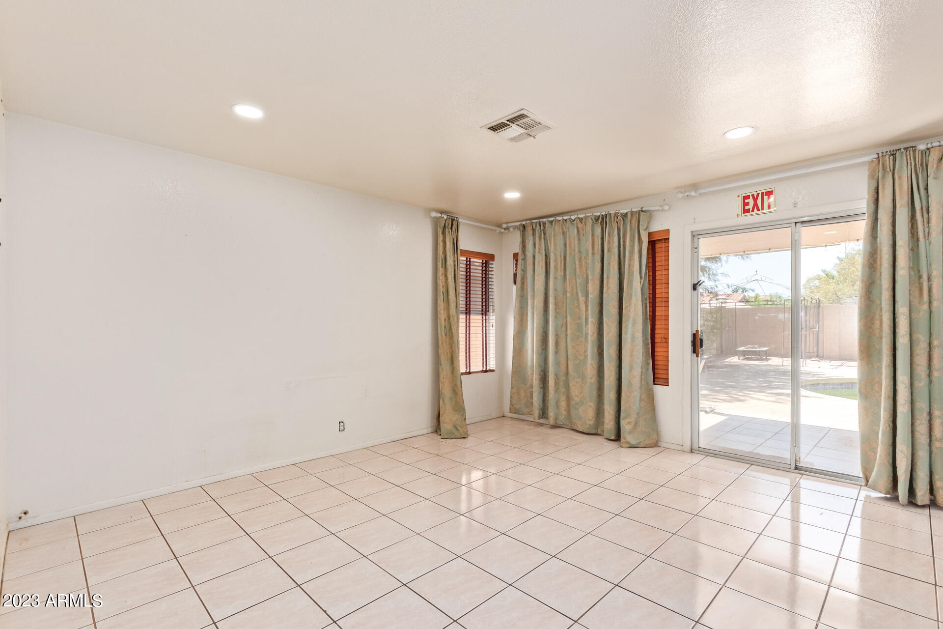 4137 West Charter Oak Road Phoenix, AZ 85029 - Photo 9 of 36 09 - Charter Oak