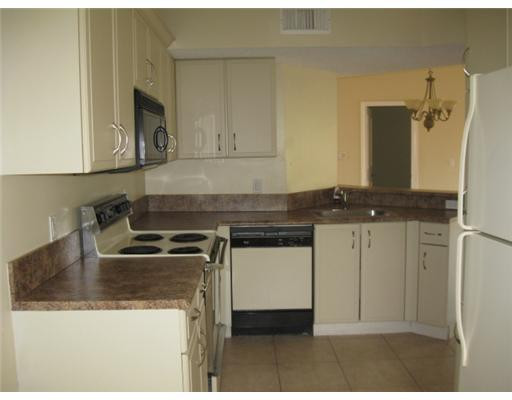 9033 Wiles Road, Unit 3084 Coral Springs, FL 33067 - Photo 3 of 15 Kitchen