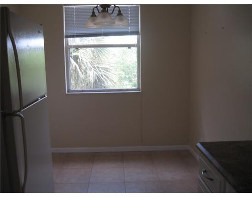9033 Wiles Road, Unit 3084 Coral Springs, FL 33067 - Photo 4 of 15 Kitchen