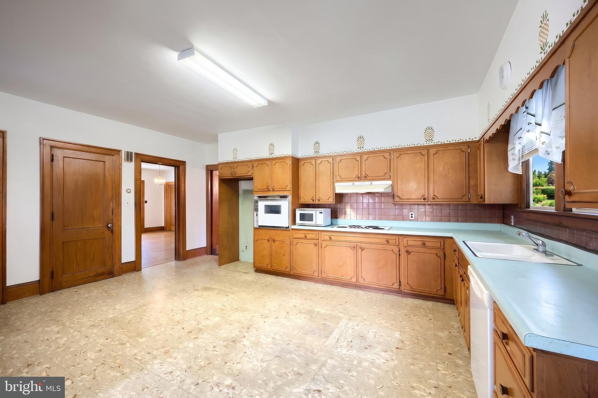 41 West Main Street Fawn Grove, PA 17321 - Photo 14 of 44