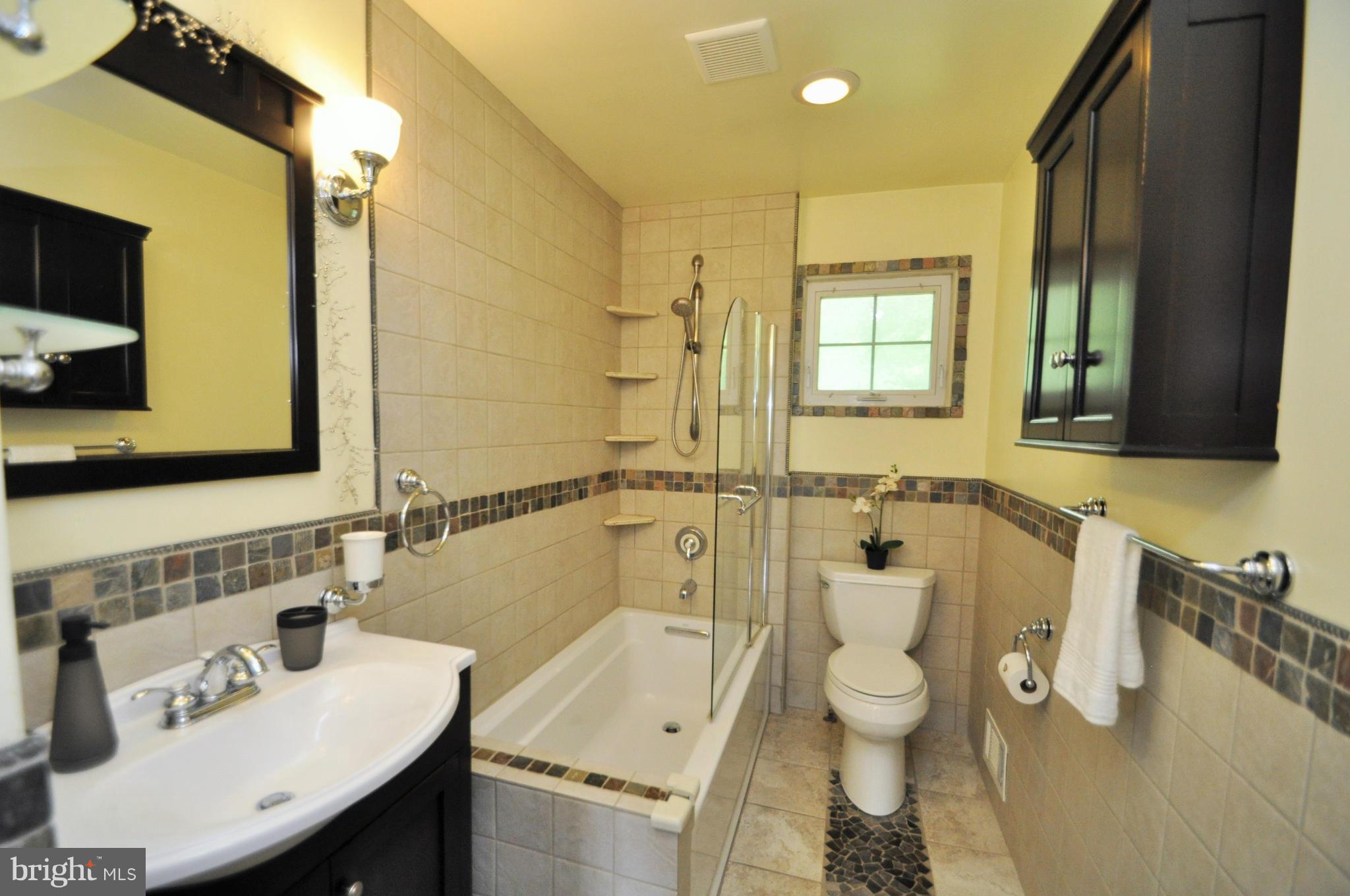 3402 Orbitan Road Baltimore, MD 21234 - Photo 19 of 26 Bath