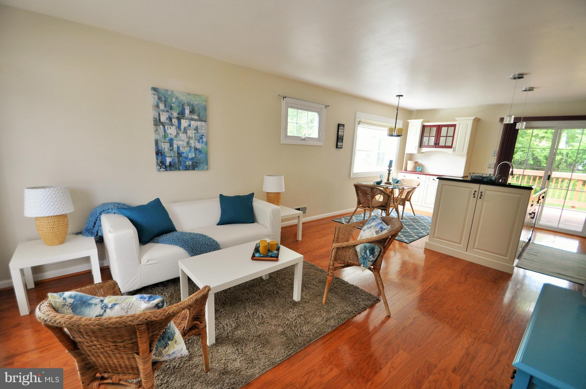 3402 Orbitan Road Baltimore, MD 21234 - Photo 6 of 26 Living Room