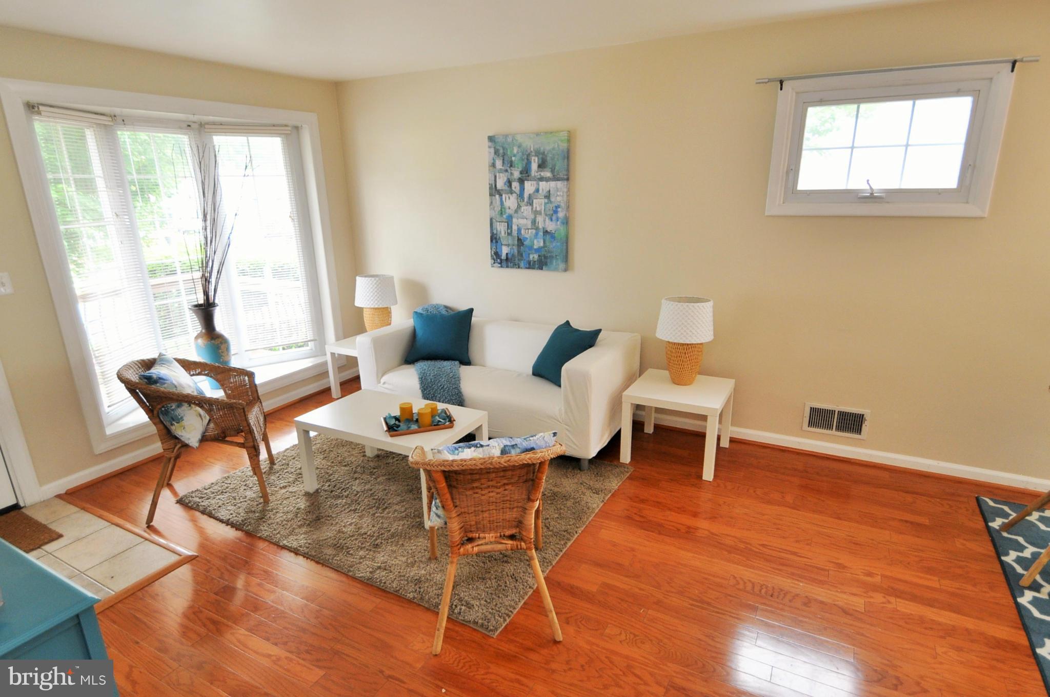 3402 Orbitan Road Baltimore, MD 21234 - Photo 8 of 26 Living Room