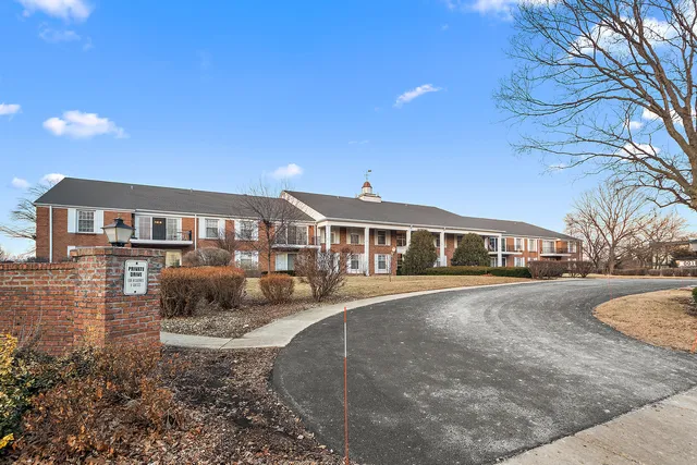 $194,500 | 3001 West Heritage Drive, Unit 106, Joliet, IL 60435