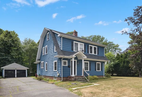 $590,000 | 15 East Grove Street, Middleboro, MA 02346