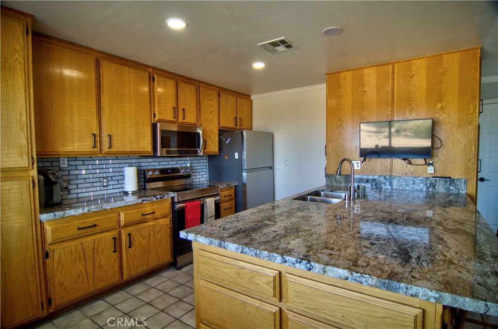 51063 Joshua Tree Road Johnson Valley, CA 92285 - Photo 18 of 35 More kitchen shots