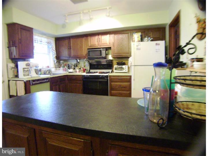 204 James Road Broomall, PA 19008 - Photo 3 of 21 Gallery Image 3