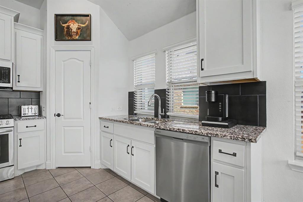 1004 Deer Rdg Drive Crowley, TX 76036 - Photo 10 of 37