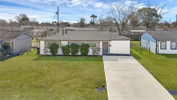 $1,800 | 2126 Hillshire Drive, Deer Park, TX 77536